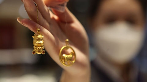 Chinese women ‘revenge spend’ on gold jewelry