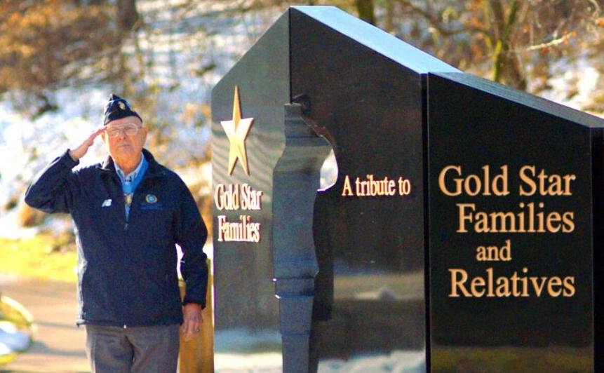 WWII hero to dedicate Gold Star monument