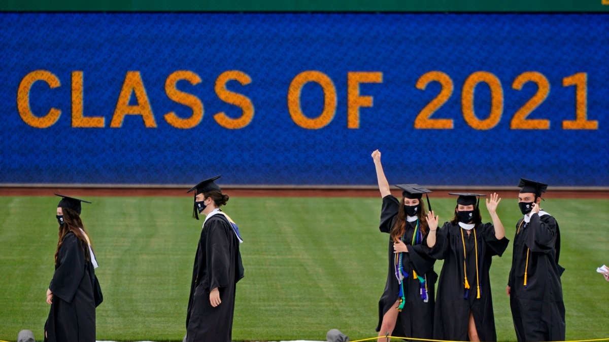 Job Market Is Better than One Year Ago for New College Graduates