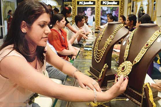 Gold prices decrease Rs 200 to Rs 104000 per tola