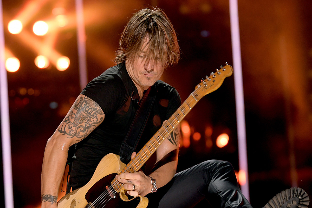 Keith Urban to Headline Dierks Bentley’s Seven Peaks Music Festival