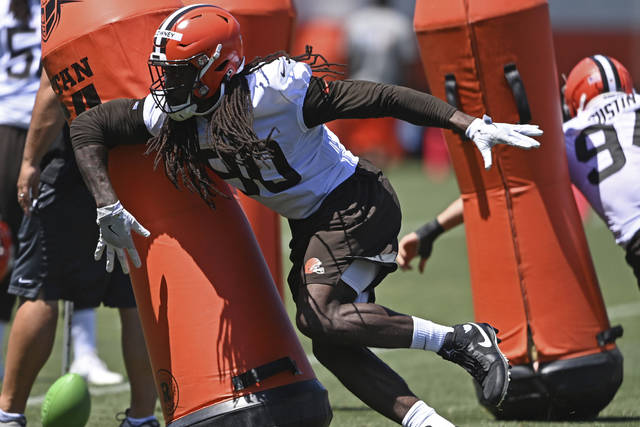 Jadeveon Clowney having fun with Browns, forming bond with Myles Garrett