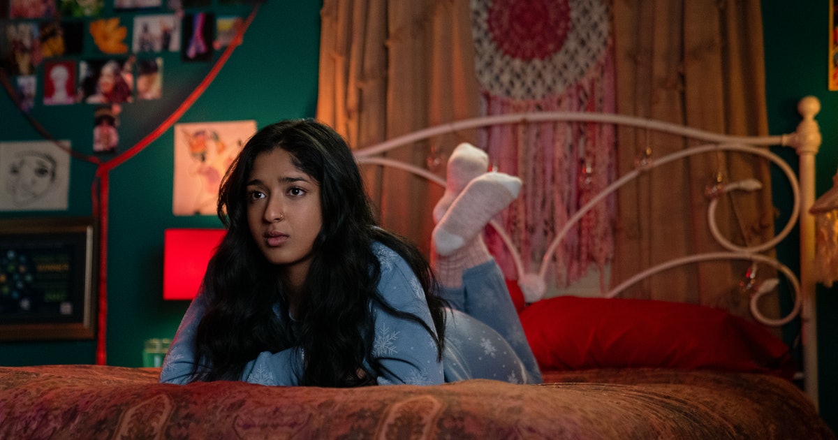 Devi Juggles Multiple Boyfriends In The New Never Have I Ever Trailer