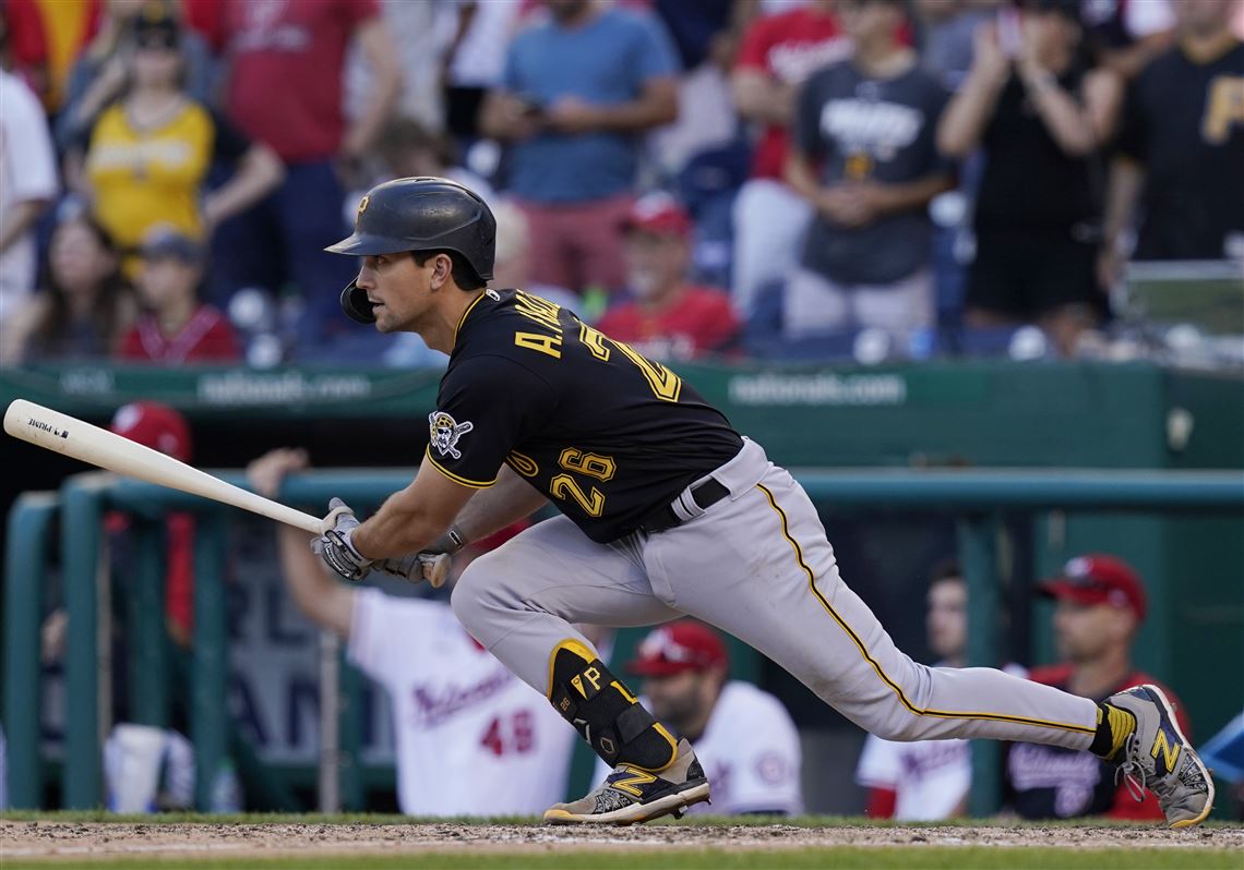 Pirates try to lift spirits with simulated game during batting practice