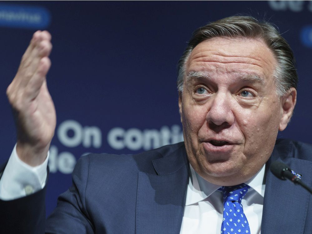 Quebec switching to green alert level on Monday: Legault