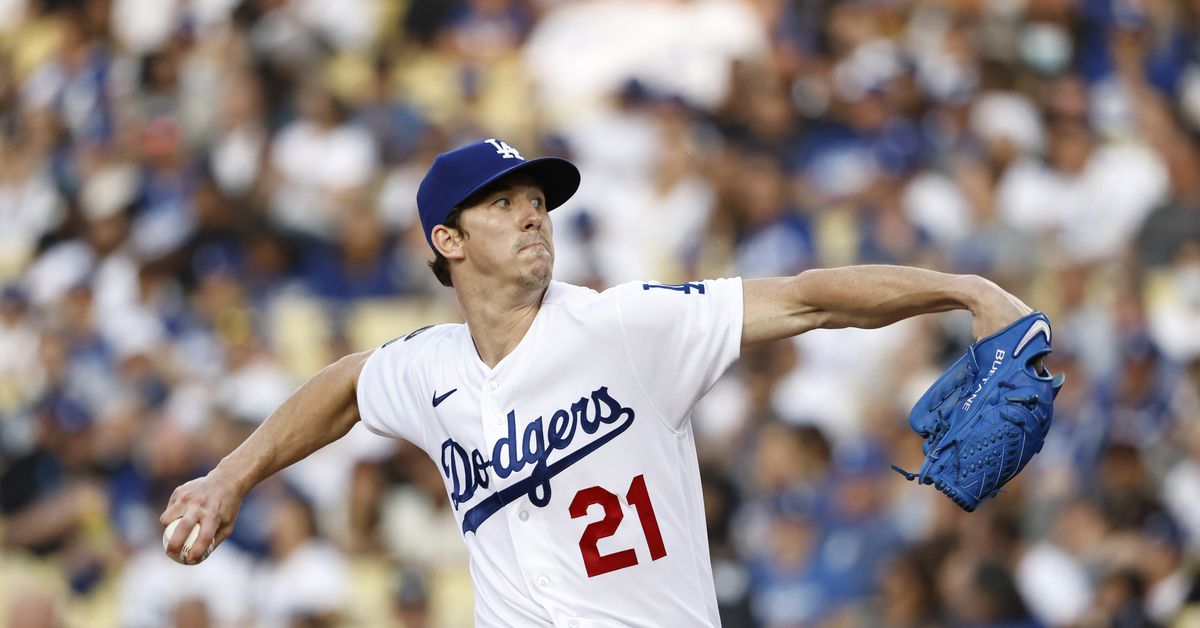 Dodgers weather Kevin Gausman’s split, avoid split with Giants