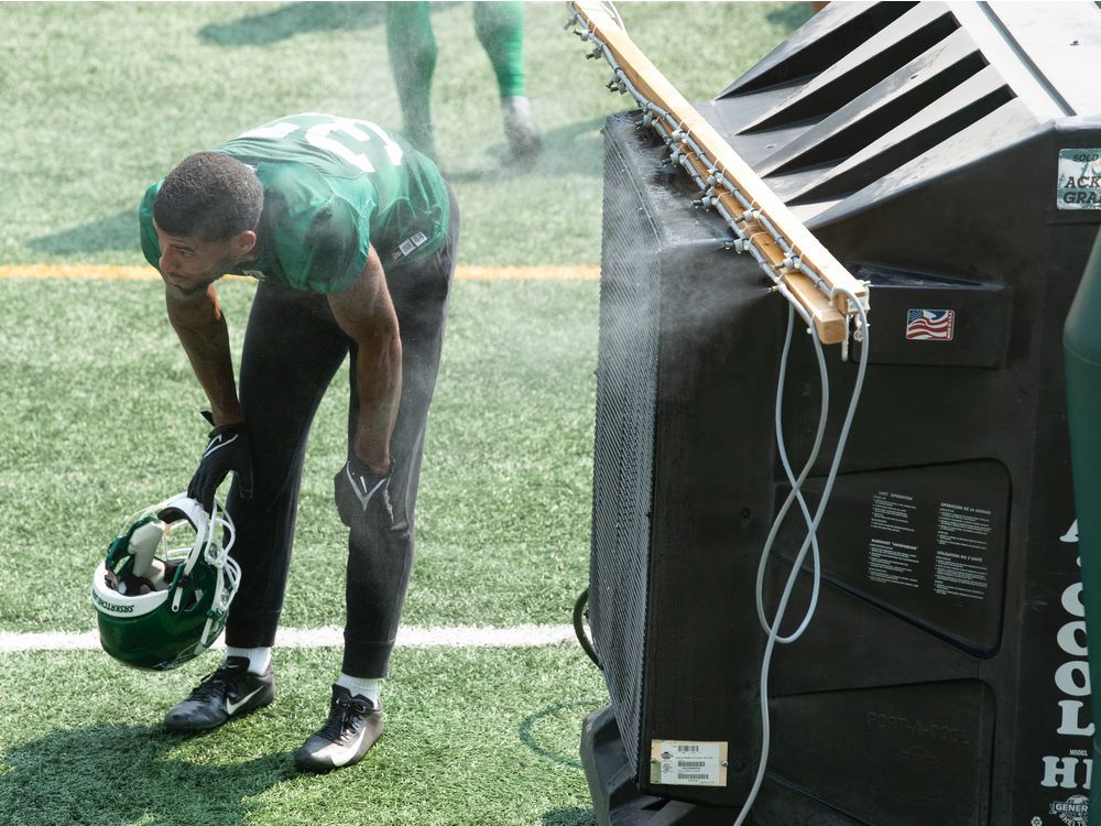 Green and White scrimmage an opportunity for young quarterbacks to strut their stuff