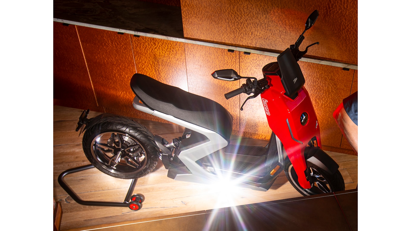 2022 Zapp i300 First Look: Scooter Trend