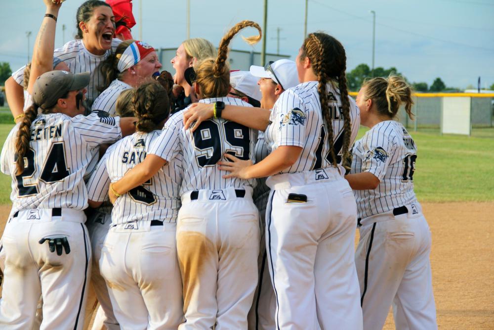 Navy captures first women’s softball gold since 1985 – DVIDS