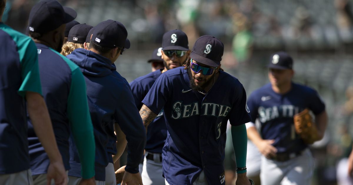 Mariners flip script, win normally