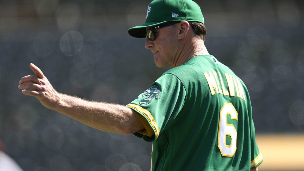 Manager Bob Melvin leaving A’s, signs with Padres