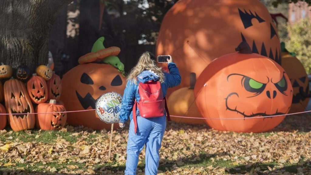 Decorations get super-sized for second pandemic-era Halloween – Agassiz Harrison Observer