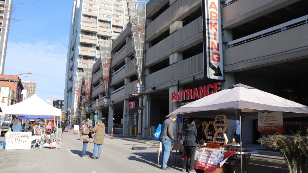 PHOTOS: Holiday Markets Bring Some Cheer Downtown For The Season – Windsorite.ca