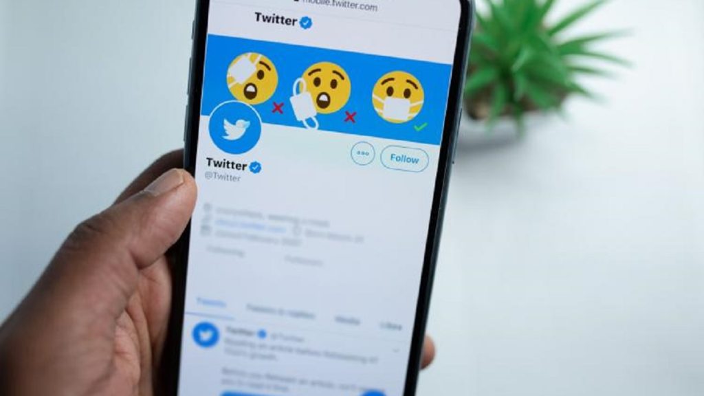 Twitter rolls out redesigned warning labels on false and misleading tweets | The News Minute