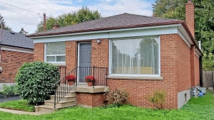 Toronto house hits the market for $1 and offers are only being accepted today | CTV News