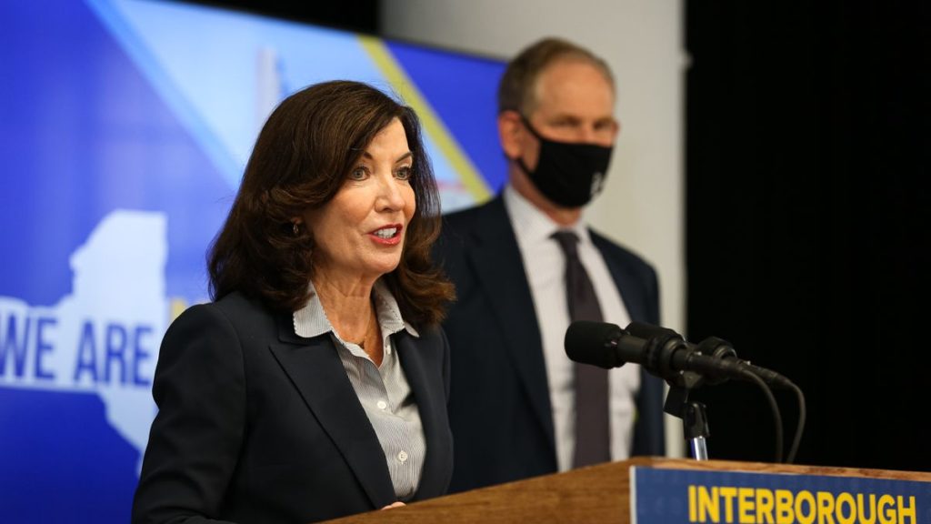 Hochul: NY COVID cases down as positivity rates fall below 10% – New York Daily News