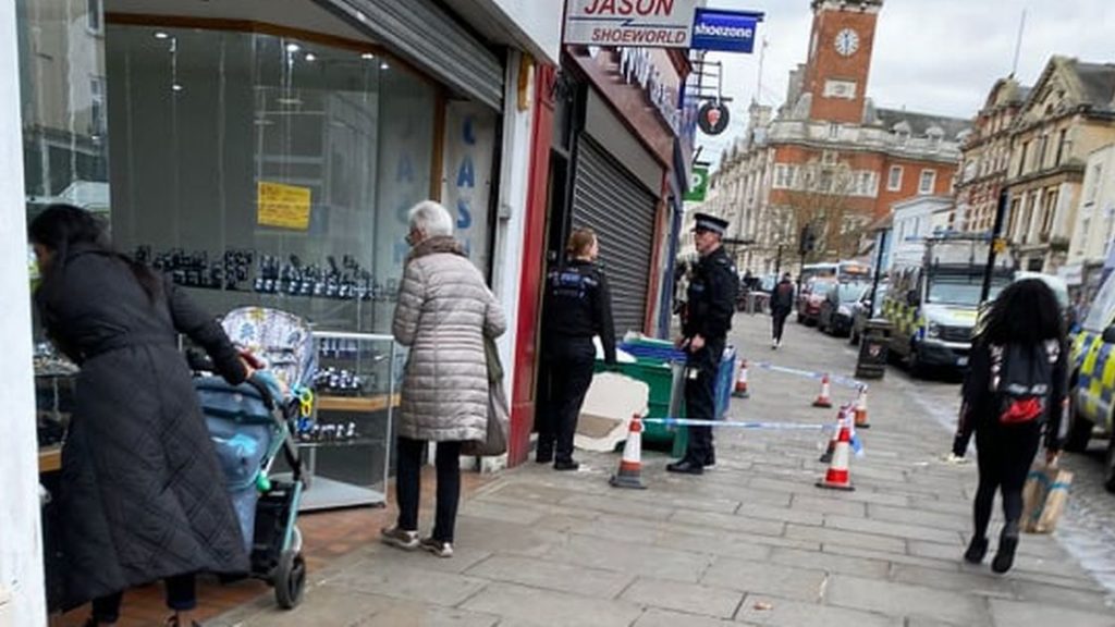 Recap after police cordon off shoe shop in Colchester High Street after 500 cannabis plants …