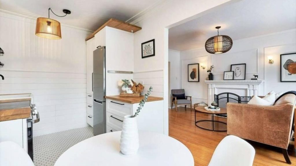 In Toronto’s hot housing market, how did this midtown condo sell for $420000?