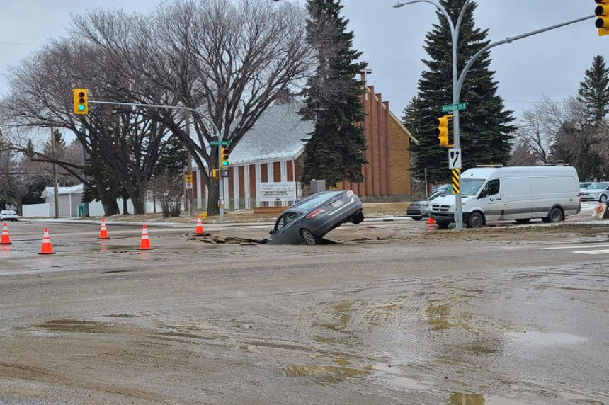 Sinkhole swallows car near Market Mall | 650 CKOM