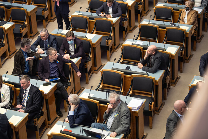 Riigikogu passes bill easing entry of Ukrainian refugees into labor market | News | ERR