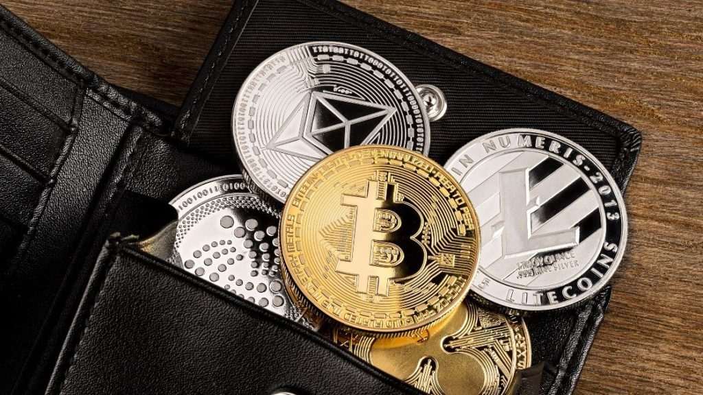 Europe Targets Self-Hosted Bitcoin Wallets—and Financial Privacy – Reason Magazine