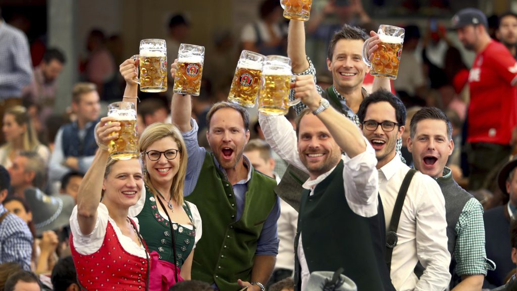 Cheers! Munich to stage 1st Oktoberfest after 2-year hiatus | AP News